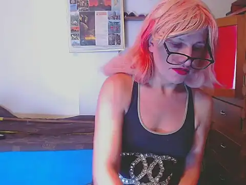 LorenJade online show from February 12, 2026, 7:58 am