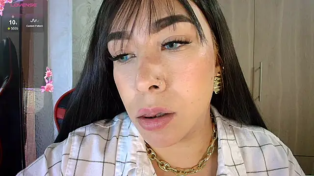 leahtemptation3 online show from May 15, 2026, 11:34 pm