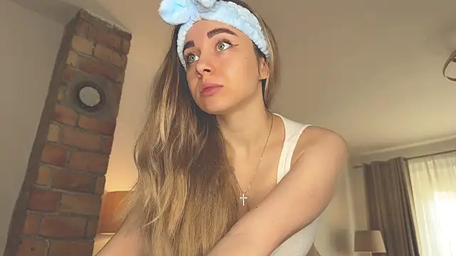 hotexclusive  online show from December 2, 2024, 6:52 am