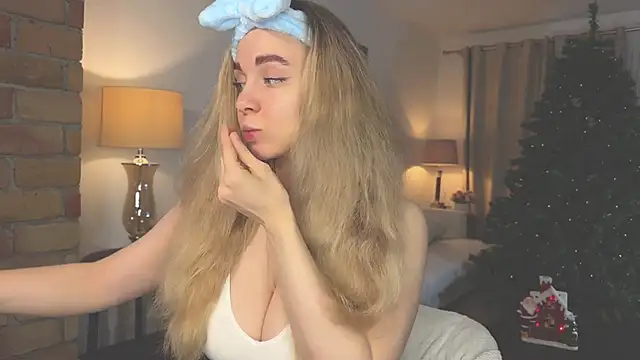 hotexclusive  online show from December 13, 2024, 4:00 am