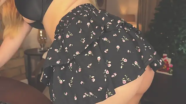 hotexclusive  online show from December 17, 2024, 4:34 am