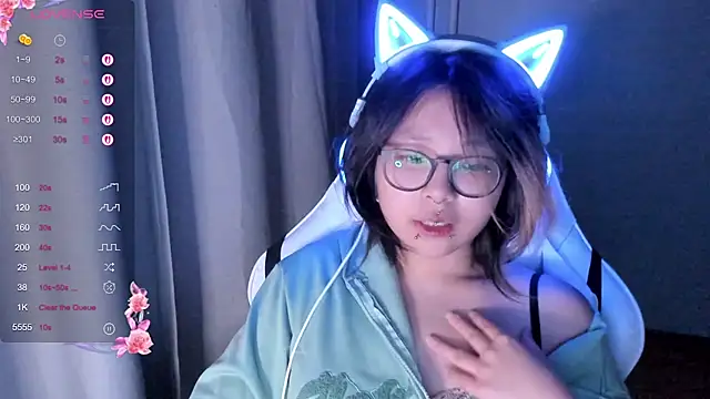 maydaykimmy online show from November 11, 2025, 9:04 pm