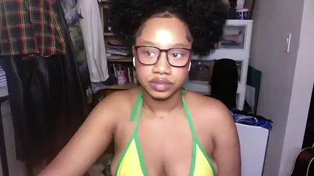 Snapshot of goddessdaisysky chatting on September 26, 2025, 2:43 pm goddessdaisysky online show from September 26, 2025, 2:43 pm