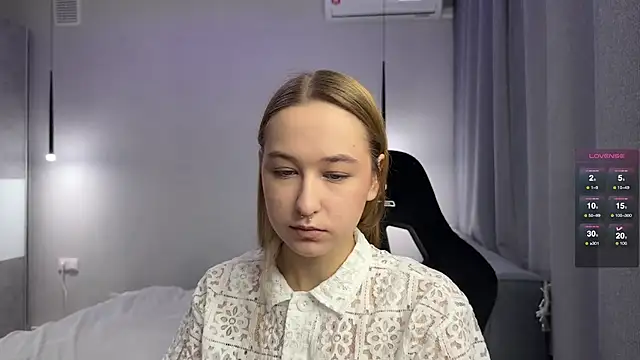 Snapshot of Sweett_Monica chatting on July 6, 2026, 12:40 am Sweett Monica online show from July 6, 2026, 12:40 am