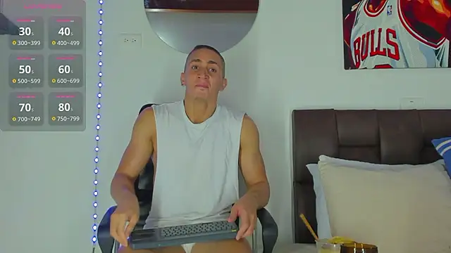 Snapshot of MikeRoss7777 chatting on December 2, 2024, 10:34 pm MikeRoss7777 online show from December 2, 2024, 10:34 pm