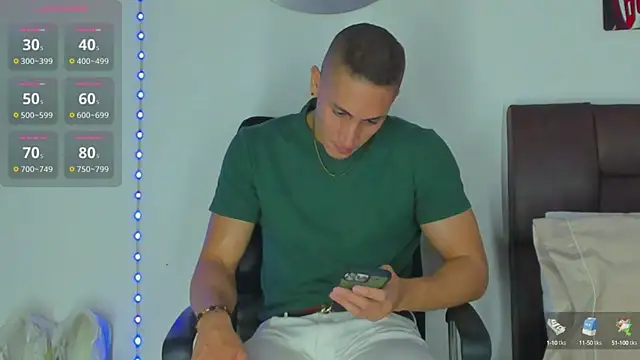 Snapshot of MikeRoss7777 chatting on December 15, 2024, 3:02 am MikeRoss7777 online show from December 15, 2024, 3:02 am