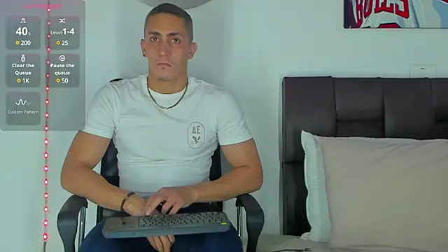 Snapshot of MikeRoss7777 chatting on December 19, 2024, 5:51 am MikeRoss7777 online show from December 19, 2024, 5:51 am