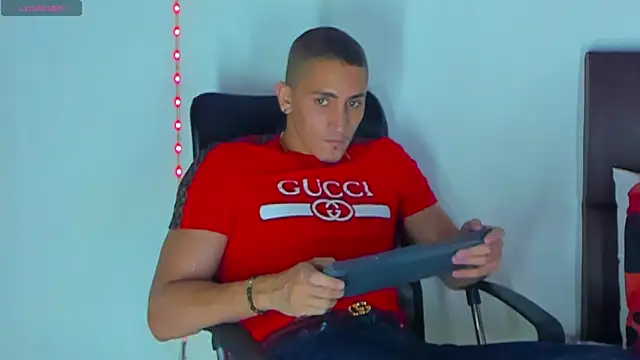 Snapshot of MikeRoss7777 chatting on December 23, 2024, 2:17 pm MikeRoss7777 online show from December 23, 2024, 2:17 pm