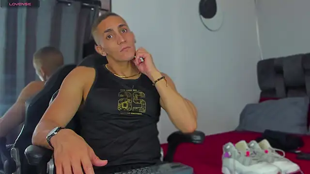 Snapshot of MikeRoss7777 chatting on December 31, 2024, 2:25 pm MikeRoss7777 online show from December 31, 2024, 2:25 pm