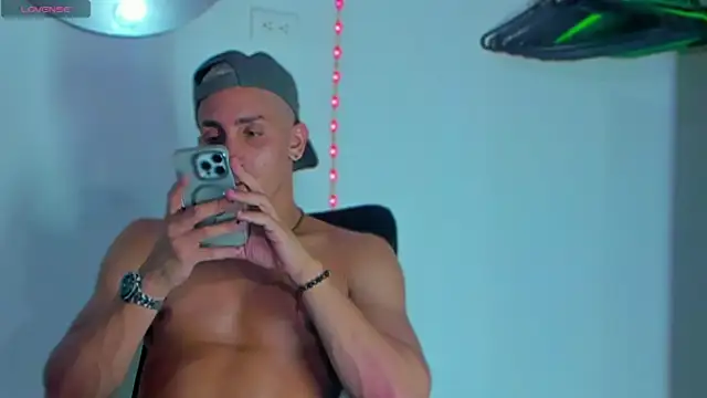 Snapshot of MikeRoss7777 chatting on January 11, 2025, 6:56 am MikeRoss7777 online show from January 11, 2025, 6:56 am