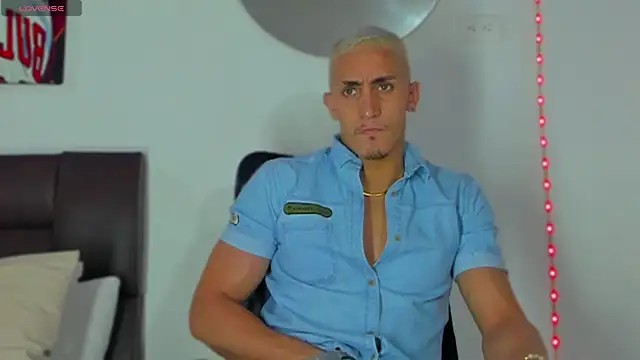 Snapshot of MikeRoss7777 chatting on January 22, 2025, 4:13 am MikeRoss7777 online show from January 22, 2025, 4:13 am