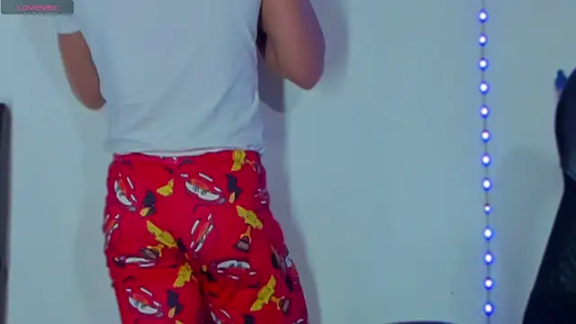 Snapshot of MikeRoss7777 chatting on January 27, 2025, 1:05 am MikeRoss7777 online show from January 27, 2025, 1:05 am