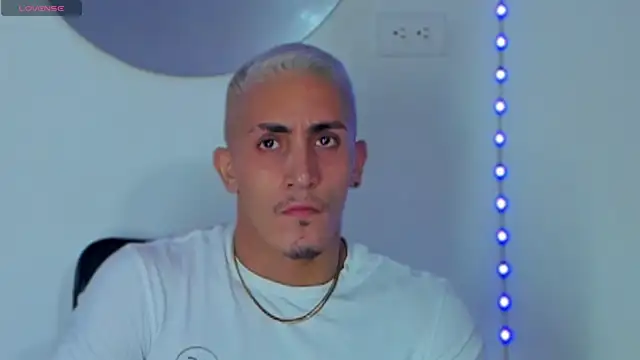 Snapshot of MikeRoss7777 chatting on January 27, 2025, 4:09 am MikeRoss7777 online show from January 27, 2025, 4:09 am