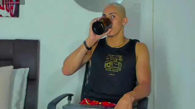 Snapshot of MikeRoss7777 chatting on January 27, 2025, 10:06 pm MikeRoss7777 online show from January 27, 2025, 10:06 pm