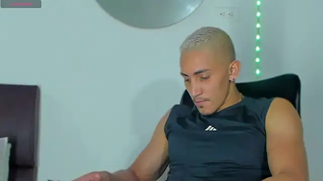 Snapshot of MikeRoss7777 chatting on January 29, 2025, 1:05 am MikeRoss7777 online show from January 29, 2025, 1:05 am