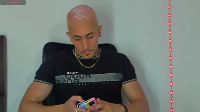 Snapshot of MikeRoss7777 chatting on February 15, 2025, 10:10 pm MikeRoss7777 online show from February 15, 2025, 10:10 pm