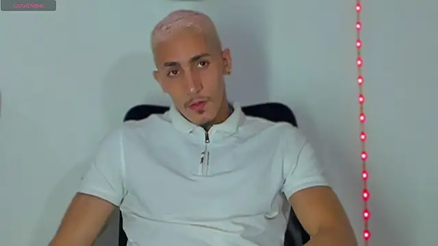 Snapshot of MikeRoss7777 chatting on February 17, 2025, 2:53 am MikeRoss7777 online show from February 17, 2025, 2:53 am