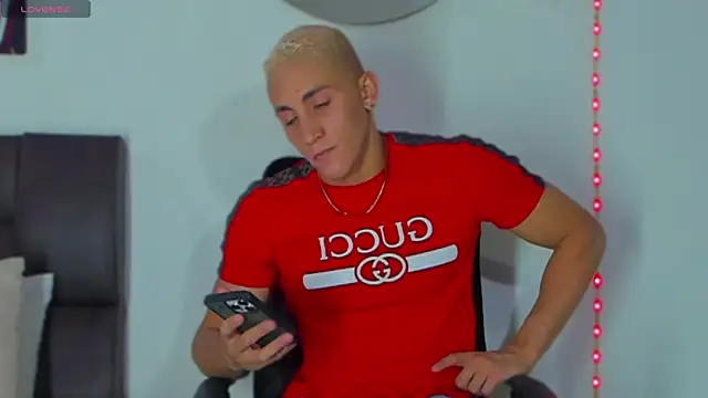 Snapshot of MikeRoss7777 chatting on February 23, 2025, 12:08 am MikeRoss7777 online show from February 23, 2025, 12:08 am