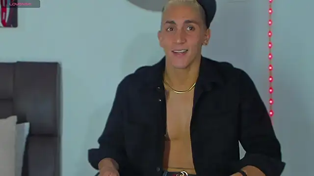 Snapshot of MikeRoss7777 chatting on February 23, 2025, 3:13 am MikeRoss7777 online show from February 23, 2025, 3:13 am