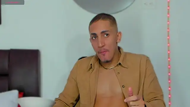 Snapshot of MikeRoss7777 chatting on September 18, 2025, 1:35 pm MikeRoss7777 online show from September 18, 2025, 1:35 pm