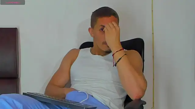 Snapshot of MikeRoss7777 chatting on October 12, 2025, 9:36 pm MikeRoss7777 online show from October 12, 2025, 9:36 pm