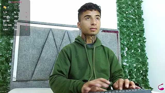 JuanCamiilo 66 online show from December 17, 2024, 4:23 am