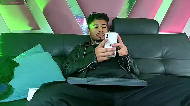 JuanCamiilo 66 online show from May 18, 2026, 1:13 am