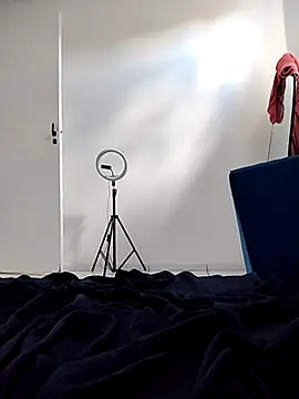 Yara0k online show from September 15, 2025, 11:43 am