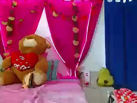 natashakissess online show from October 22, 2025, 3:23 pm