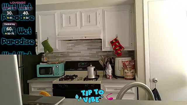 honeeyyy pot online show from December 9, 2024, 11:24 pm