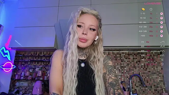 Snapshot of 2badforyou chatting on November 10, 2025, 11:42 am 2badforyou online show from November 10, 2025, 11:42 am