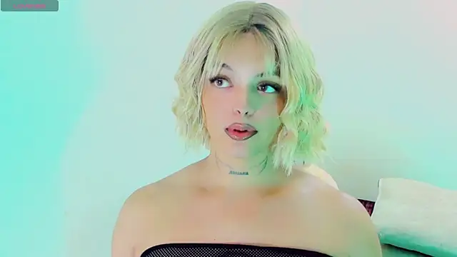 Emmaa Saenz  online show from April 12, 2026, 10:48 pm