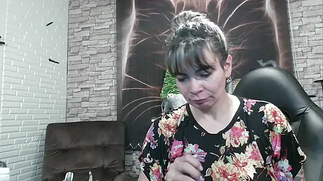 charlotedoll online show from December 22, 2024, 2:16 pm