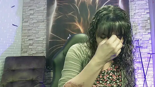 charlotedoll online show from February 4, 2025, 3:11 am