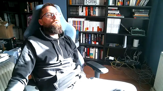 MeSteff online show from October 5, 2025, 9:07 am