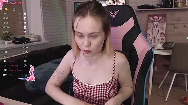 lucy mirror online show from November 6, 2025, 8:32 pm