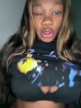 Snapshot of CharismaaBanx chatting on December 3, 2024, 9:44 am CharismaaBanx online show from December 3, 2024, 9:44 am