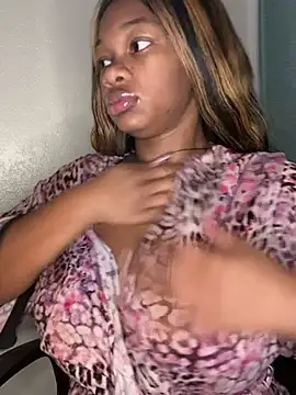 Snapshot of CharismaaBanx chatting on December 8, 2024, 10:41 am CharismaaBanx online show from December 8, 2024, 10:41 am