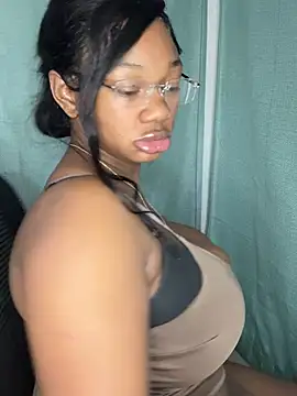 Snapshot of CharismaaBanx chatting on February 4, 2025, 8:56 am CharismaaBanx online show from February 4, 2025, 8:56 am