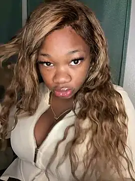 Snapshot of CharismaaBanx chatting on February 7, 2025, 3:01 am CharismaaBanx online show from February 7, 2025, 3:01 am