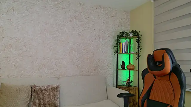 Snapshot of AdanReilly chatting on December 7, 2024, 2:42 am AdanReilly online show from December 7, 2024, 2:42 am