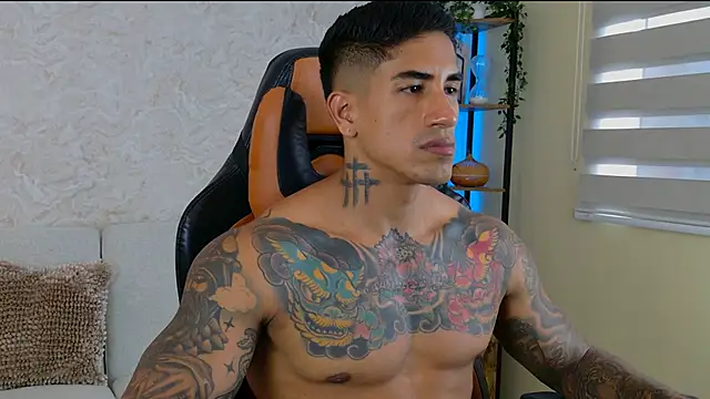 Snapshot of AdanReilly chatting on December 19, 2024, 9:17 pm AdanReilly online show from December 19, 2024, 9:17 pm