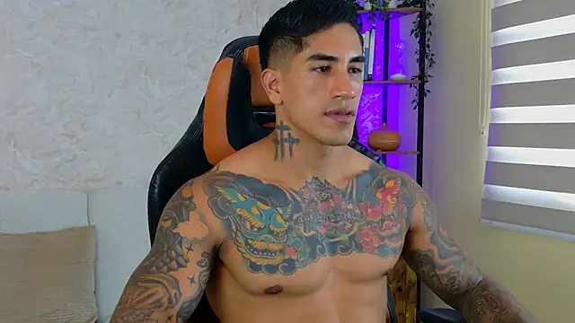 Snapshot of AdanReilly chatting on February 22, 2025, 7:58 pm AdanReilly online show from February 22, 2025, 7:58 pm