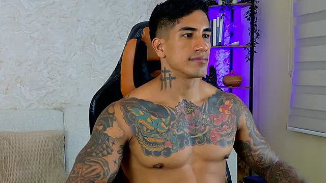 Snapshot of AdanReilly chatting on March 16, 2025, 12:01 am AdanReilly online show from March 16, 2025, 12:01 am
