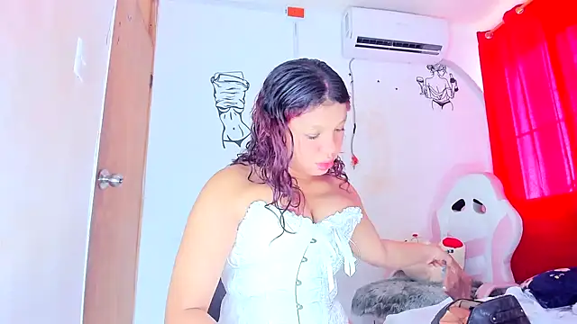 Snapshot of Emily_Coper18 chatting on February 14, 2026, 1:41 pm Emily Coper18 online show from February 14, 2026, 1:41 pm