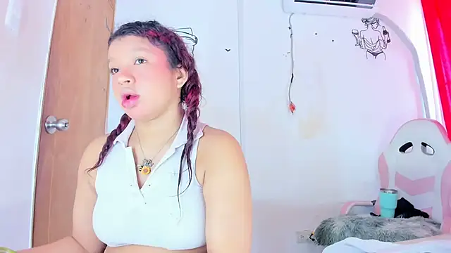 Snapshot of Emily_Coper18 chatting on March 1, 2026, 2:08 pm Emily Coper18 online show from March 1, 2026, 2:08 pm