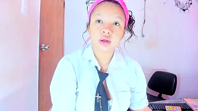 Snapshot of Emily_Coper18 chatting on March 9, 2026, 1:59 pm Emily Coper18 online show from March 9, 2026, 1:59 pm