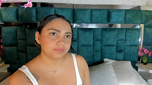 Snapshot of Abril_Gomez06 chatting on April 28, 2026, 2:27 am Abril Gomez06 online show from April 28, 2026, 2:27 am