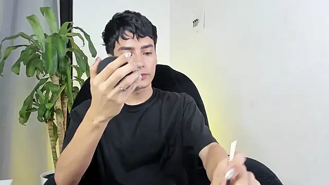 Snapshot of sebas_rose chatting on December 19, 2025, 1:07 pm sebas rose online show from December 19, 2025, 1:07 pm