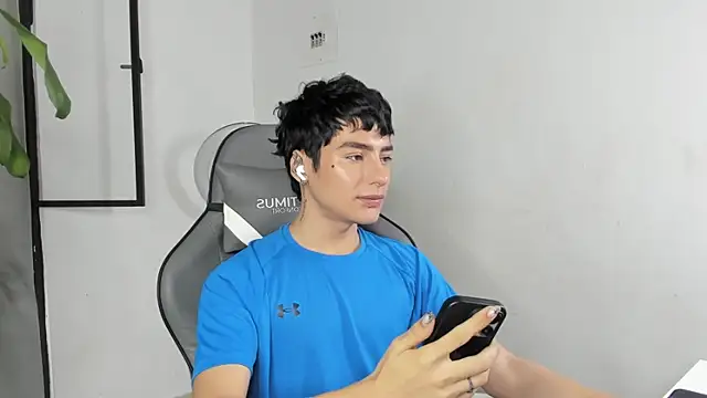 Snapshot of sebas_rose chatting on January 14, 2026, 2:23 pm sebas rose online show from January 14, 2026, 2:23 pm